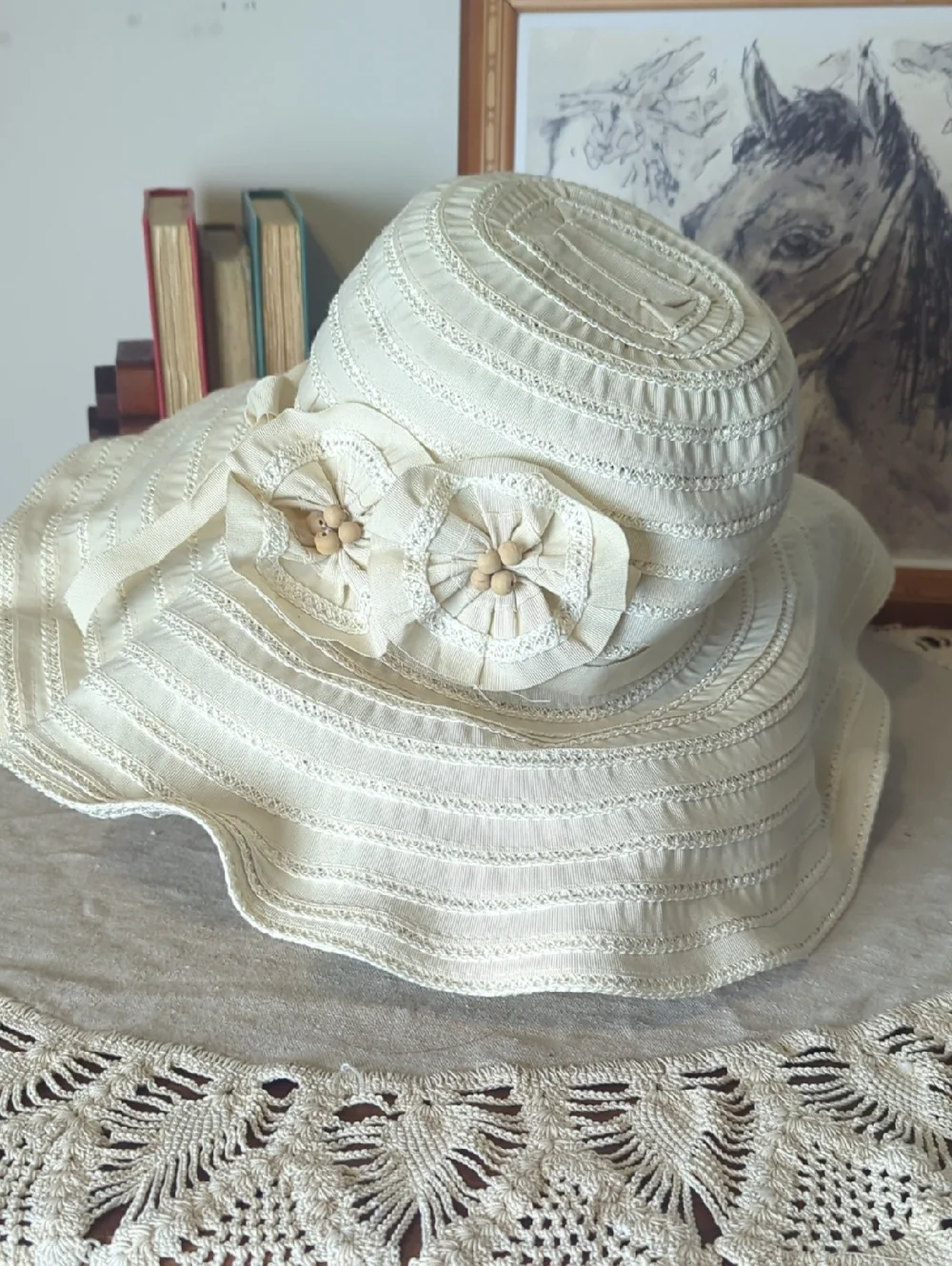 Vintage Y2K Ivory Wide Brim Sun Hat, Wired Adjustable Brim Romantic Garden Party - Picture 2 of 12